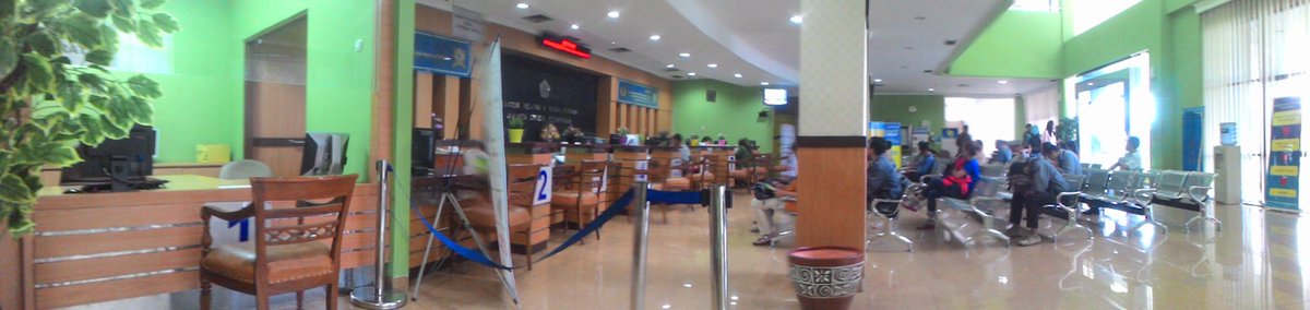 Antrinya dari pagi.. Yg antri banyak, personilnya yg gk banyak !! Wasting time !!!