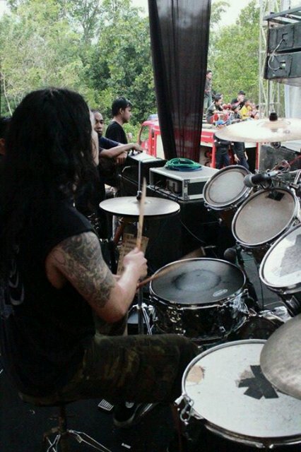 <a href="/AdhytiaPerkasa/">Adhytia Perkasa</a> drummer <a href="/SIKSAKUBUR_DM/">SIKSAKUBUR</a> at Lakbok bergetar 2016