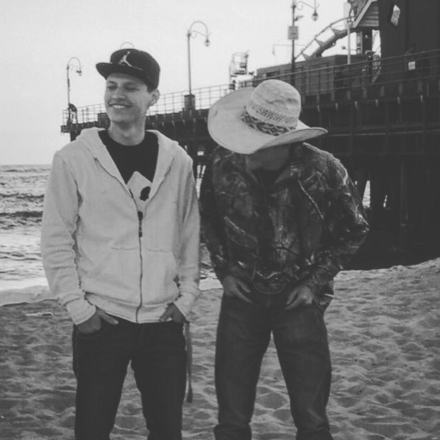 TheStoneyScott's tweet photo. >>> THERE IS A CØWBØY IN LA >>> @paytonsims1995 @mackknicole711 https://t.co/UpPoZCogOW