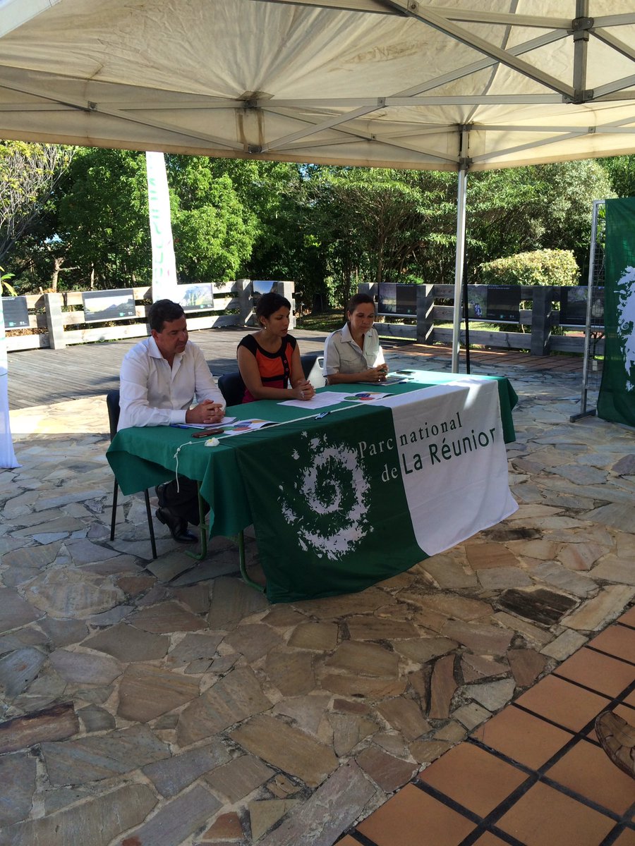 OceanIndien's tweet photo. Signature de la convention d'application de la charte du parc national à la Possession https://t.co/0PNa6waw0B