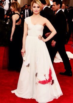 QuinnBotTH's tweet image. เห็นคนพูดถึง #MetGala กัน เรามาย้อนดูปีที่แล้วๆ ของไดอาน่ากันดีกว่าเนอะ ปี 2011, 2012, 2014, 2015 ตามลำดับค่ะ