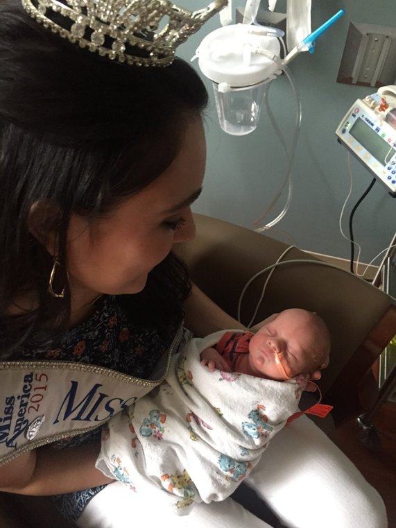 MissAmericaMO's tweet photo. I love live💛What a gift to hold this precious baby in the NICU at the Joplin @CMNHospitals #MissMo2015 #FortheKids https://t.co/2GmJh9T9UA