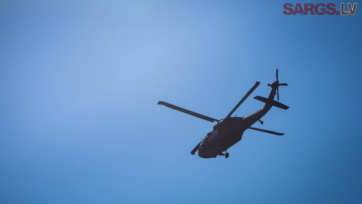 Cesis_lv's tweet image. Lūgums nesatraukties, ja uz ielas redzat karavīrus un militāro tehniku - notiek mācības! cesis.lv/lv/sakums/aktu…