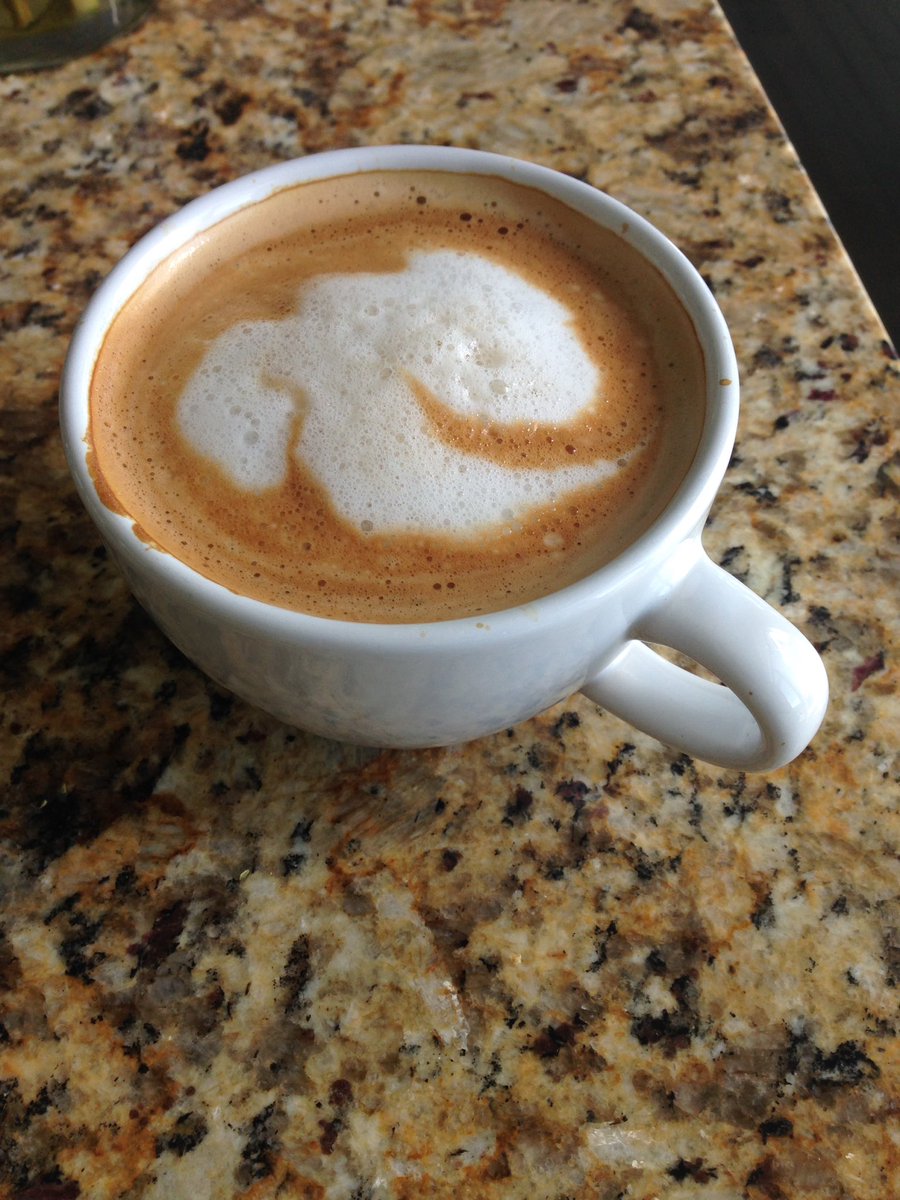GreekNosh's tweet photo. Crafted my own cappuccino earlier.....#foamdesign #cappuccino #breville #italiancoffee #crema https://t.co/SdkjrsP1fk