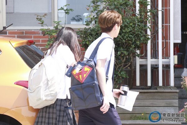 deerestluhanph's tweet photo. 160502 ETtoday Update #LuHanGoToSchool https://t.co/RY5r8YWoMO