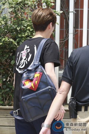 deerestluhanph's tweet photo. 160502 ETtoday Update #LuHanGoToSchool https://t.co/AafbePNAiP