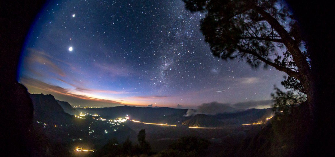 Kamu penasaran pengin memotret bintang dan Milky Way? Ikuti tipsnya berikut ini! bit.ly/22thbwE