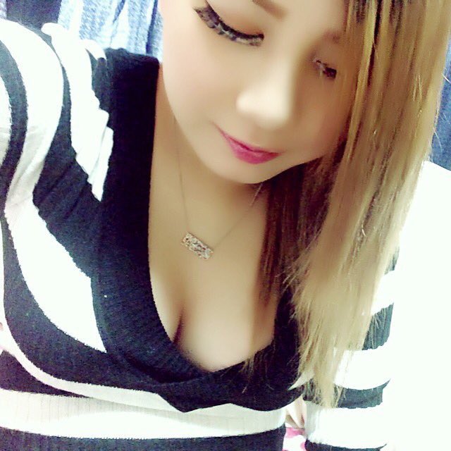 akane9911's tweet photo. ひまだぁ(-_-)
茜の動画見たい人はどんどん見せてあげるよ(^.^)
まだ5人くらいだね見せたの笑
アマゾンカード3000円で待ってます♡
どぉだ茜の胸♡♡綺麗でしょ♡♡ https://t.co/OFTNAUMxuQ