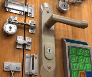 ThePreparedPage's tweet photo. Bugging In? Tips to #Fortify Your Home
https://t.co/GPLHXHUdAf
#security #preppertalk #safety #buggingin #prepping https://t.co/7uyof6dwgb