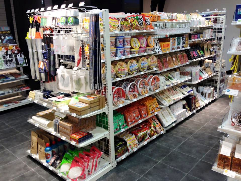 渋谷ヒカリエ8 ハチ D47museum ヒカリエ8階にコンビニがオープン 47都道府県のご当地ものを集めたコンビニ D Mart 47 好評営業中 パンは滋賀から ボールペンは東京から 詳細はこちら T Co Cgyigwy8zo