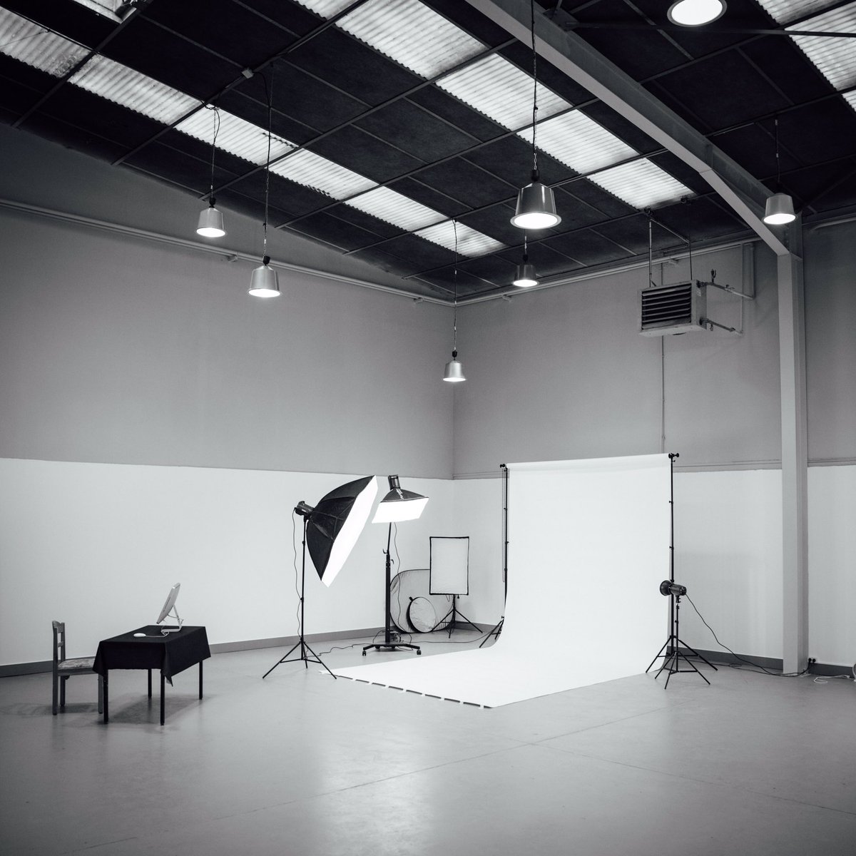 studioonetouch's tweet photo. Découvrez le Studio One Touch et réservez dès maintenant : https://t.co/nRO6lILINc

#studio #location #photography https://t.co/8S9CvKVoXm