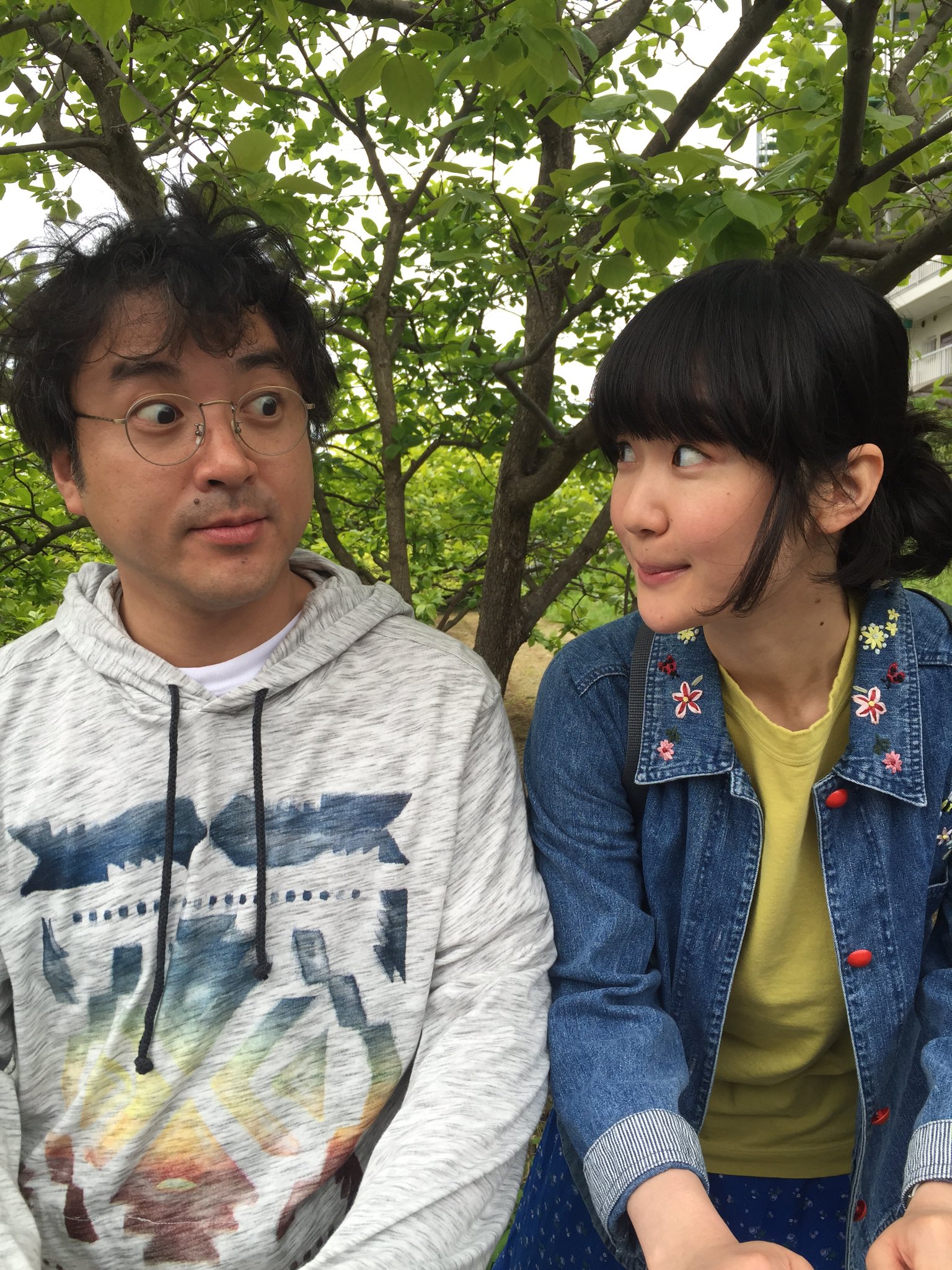火10 重版出来 Twitterissa 本日も撮影してます 4話はムロさんも登場しますよ 写真は可愛い Amp 仲良し2ショット 心ちゃんの衣裳も可愛いです 重版出来 黒木華 ムロツヨシ T Co Z9dcszhgbk Twitter