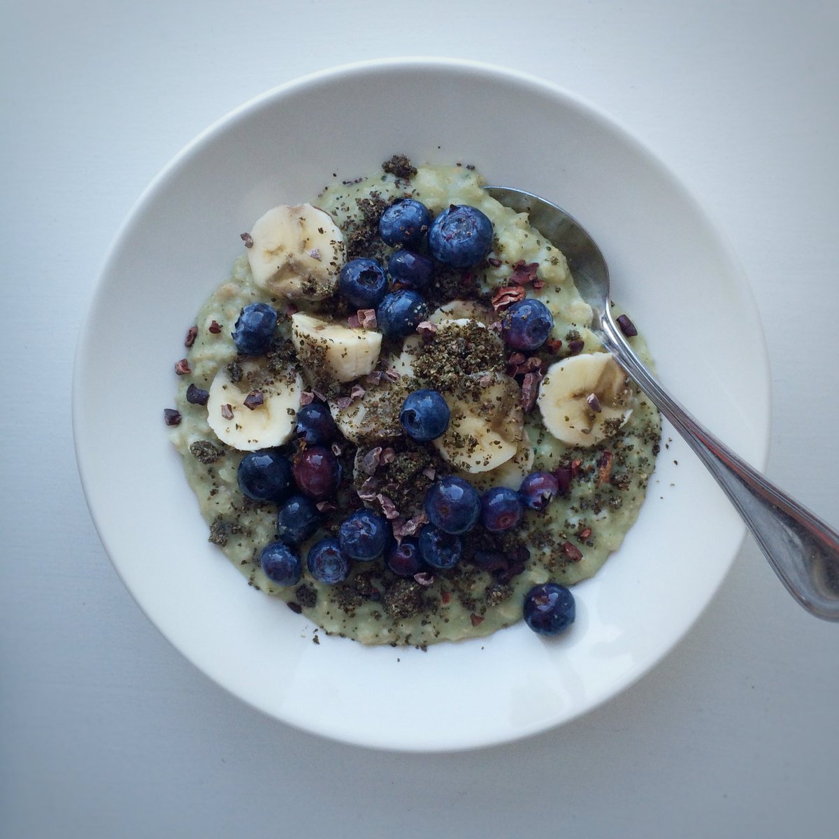 TheHonestProj's tweet photo. Feeling very LA today with my matcha / hemp seed porridge!! ๐โ๏ธ #ireland #kilkenny #thehonestproject #porridge https://t.co/bPxvhSW2II