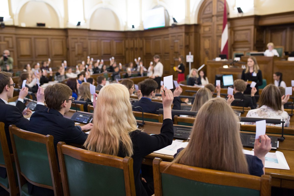 Iepazīsties ar 6.#JauniešuSaeima pieņemtajām deklarācijām, kuras parakstījusi <a href="/IMurniece/">Ināra Mūrniece</a> jauniesusaeima.lv/lapa/pienemtas…