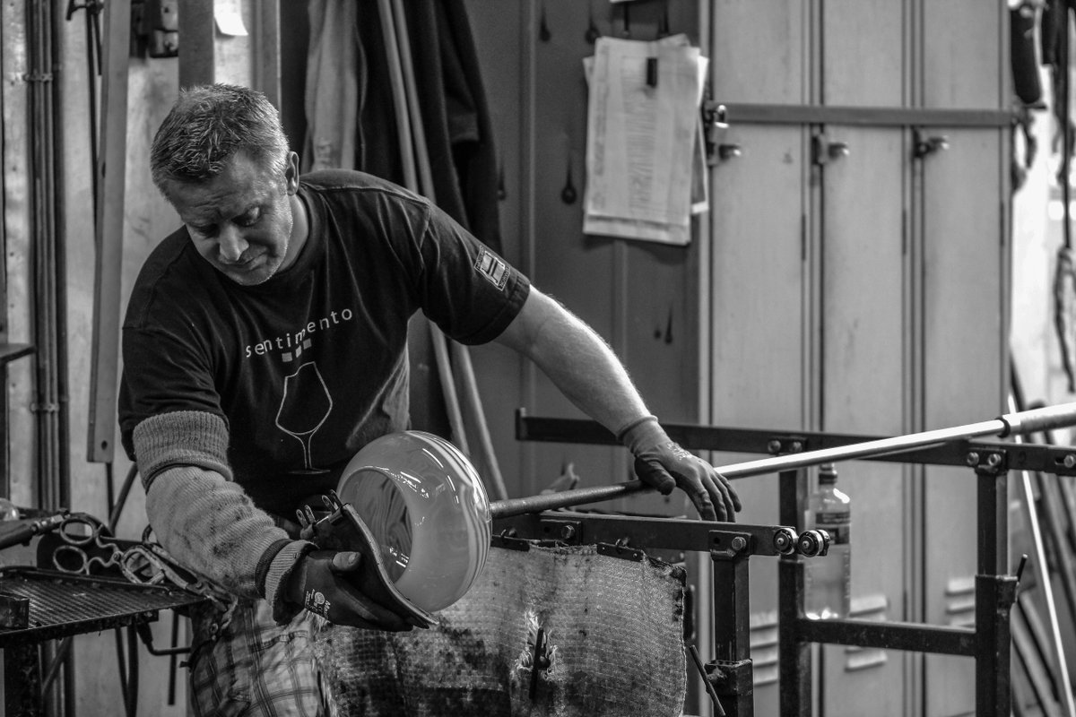 ingeborg_anne's tweet image. The Process ~~ #hadelandglassverk #glassworker #glasshytta #glasshut