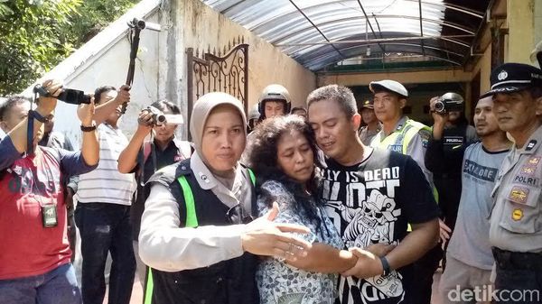detikcom's tweet photo. Utang Rp 55 Juta, Rumah Mewah eks Kades Dilelang Danamon Rp 50 Juta https://t.co/Ek9ZAjlHau https://t.co/WDjWS1Tb8T