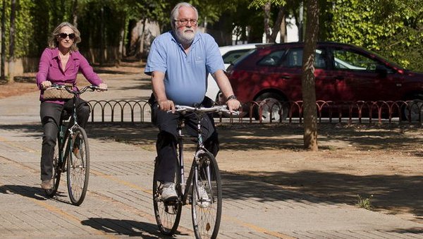 javierjuantur's tweet photo. Cañete nos exigía austeridad y comer yogures caducados mientras su mujer se acogía a la amnistía fiscal de Montoro. https://t.co/S2pL1tCfvC