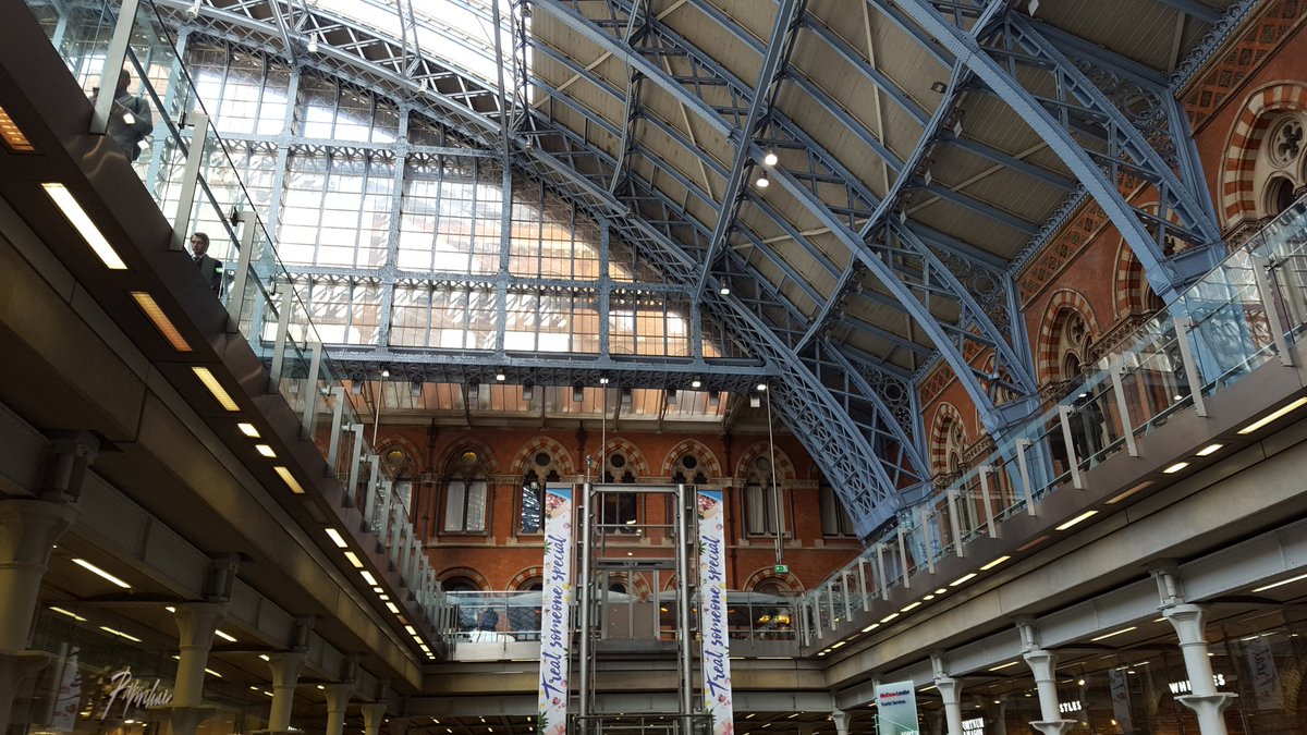 germayeta's tweet photo. Quelle est belle cette #gare de St Pancras https://t.co/x2N8i5tDjL