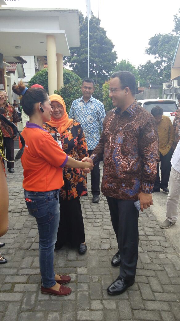 SapExpress's tweet image. Penyerahan Kartu Indonesia Pintar di Kota Solo disaksikan oleh Bpk Menteri Anis Baswedan
#KartuIndonesiaPintar