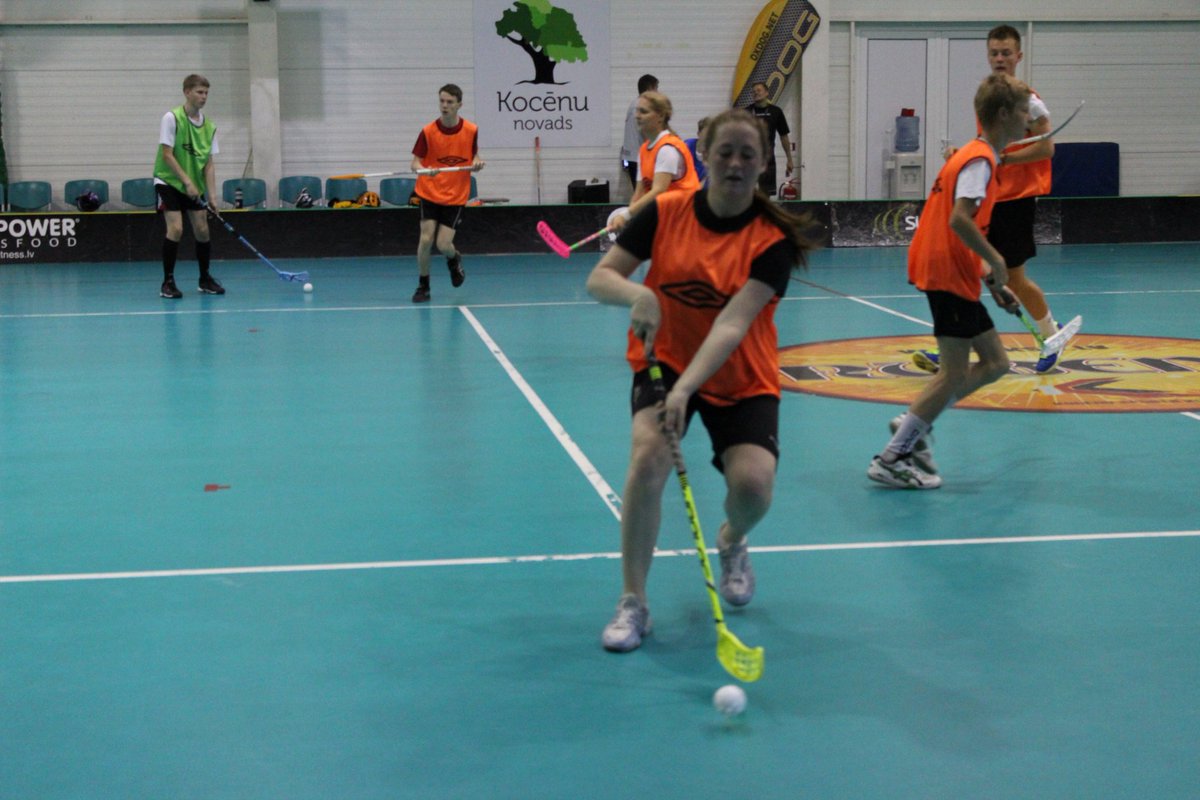 FlorbolaNometne's tweet photo. Šodien Kanādā ieradusies Latvijas U19 sieviešu izlase un esam lepni,ka viņu vidū arī 8 @FlorbolaNometne dalībnieces! https://t.co/fYPXJJmYek