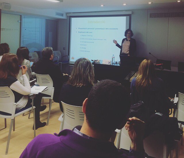 apigirona's tweet image. Interessant inici del curs &apos;L&apos;art de reinventar-se&apos; amb @GironaCoaching descobrint les emocions #formacióAPI #coach