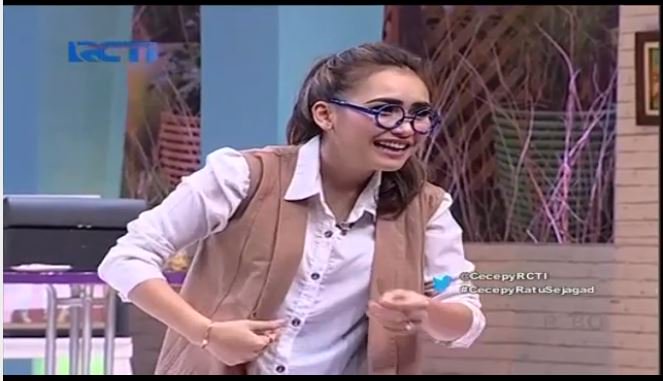 IMAAwards_ID's tweet photo. Skill baca kilat bacanya dibawah petir hahaha @aytingnew92 #CecepyRatuSejagad https://t.co/nOzOHl9jiY