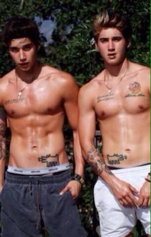 JaiBrooks_TH's tweet image. สวัสดีครับ วันนี้ไจกับลุคอายุ 21 แล้วนะ ;) #HappyBirthdayLukeAndJai