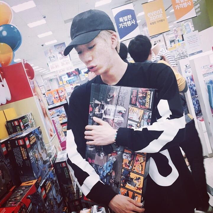 2014_HOTSHOT's tweet image. #문규 휴일날 #레고 구경 #레고  쇼핑 재밌엉 ㅎ 다같이해요ㅎ
#머리좋아짐