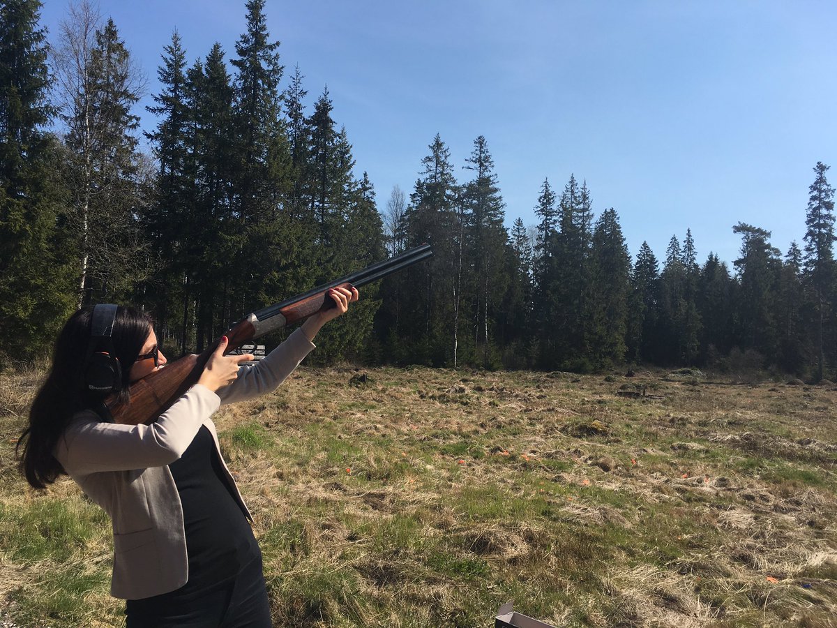 Det här statsrådet skjuter inte från höften. 
(Besöker Ryssbys naturbruksgymnasium)