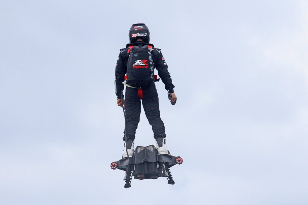 gnarlykingweb's tweet photo. Video: Flyboard® Air  ... - https://t.co/SPSXaqMdFS - #Flyboard #Hoverboard #Guinness #FrankyZapata #WorldRecord https://t.co/8Ab1al9EIr