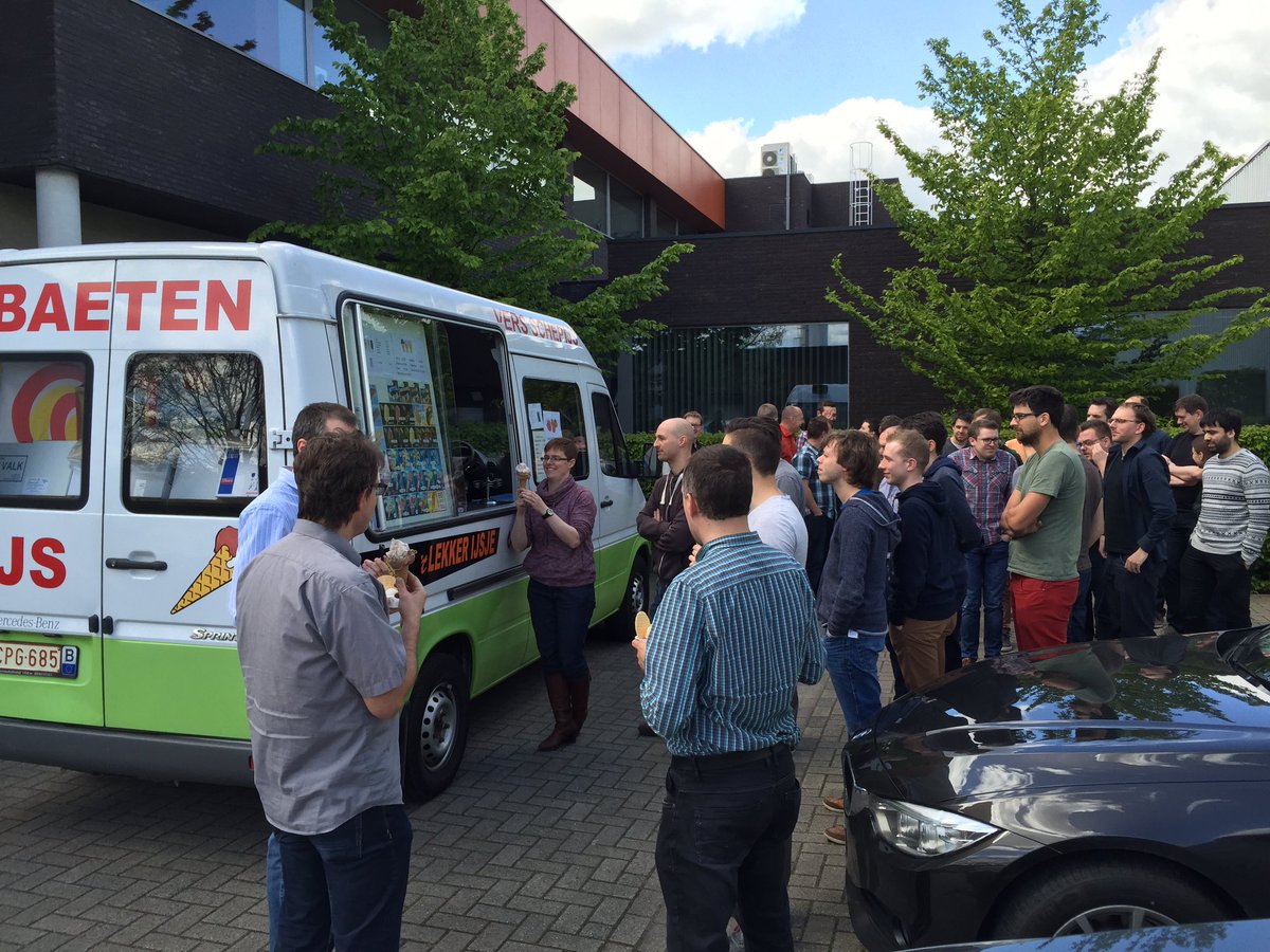 YildirayGunay's tweet photo. Bedankje van Pod leaders van Collectiv @aca_it #NomNomNom https://t.co/LoPGiZc0kO