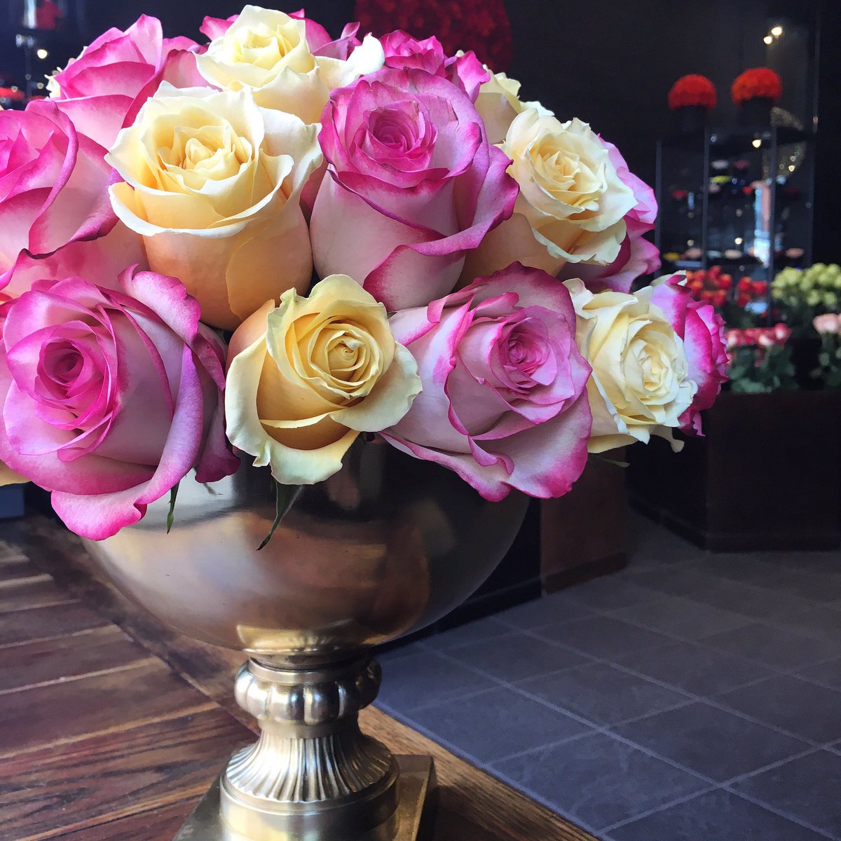 OnlyRoses's tweet photo. It's a spring thing. 🌹 #OnlyRoses #OnlyRosesLondon #Spring #SpringRoses #FreshRoses #Classic #Roses #London 🌹 https://t.co/1sEJiEgxRL