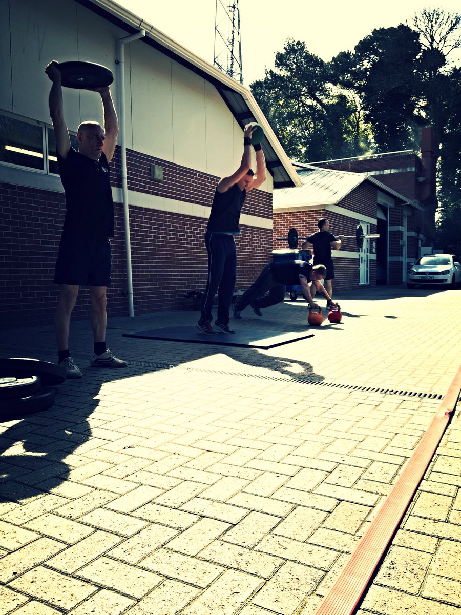 Rushmoor02's tweet photo. #GW02Training
Morning functional fitness for us with some #FunInTheSun whilst staying #OpsFit @HFRS_Training https://t.co/8e1kediAGe