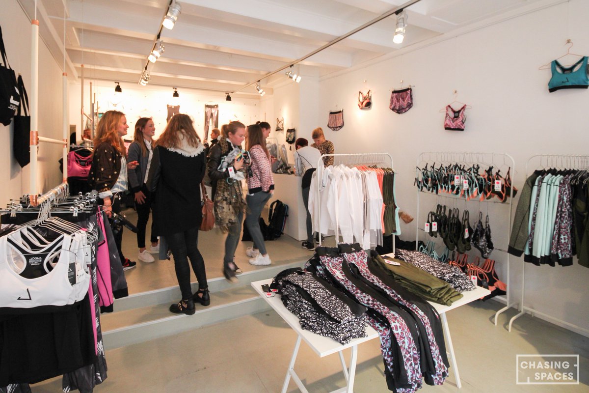 ChasingSpaces's tweet photo. De #popup van https://t.co/rqHLxGs4J2 was een razend #succes afgelopen week! #deMerkenwinkel #Lightspeed #9straatjes https://t.co/gh4rPdV4Sq