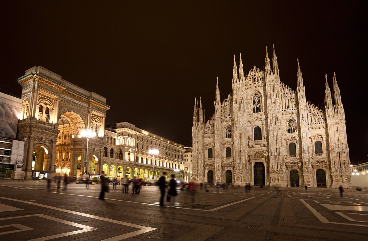 Piazza del Duomo, Milan, #Italy. Travel with us! Check our website: goo.gl/z9bBUU?Fx1HJ