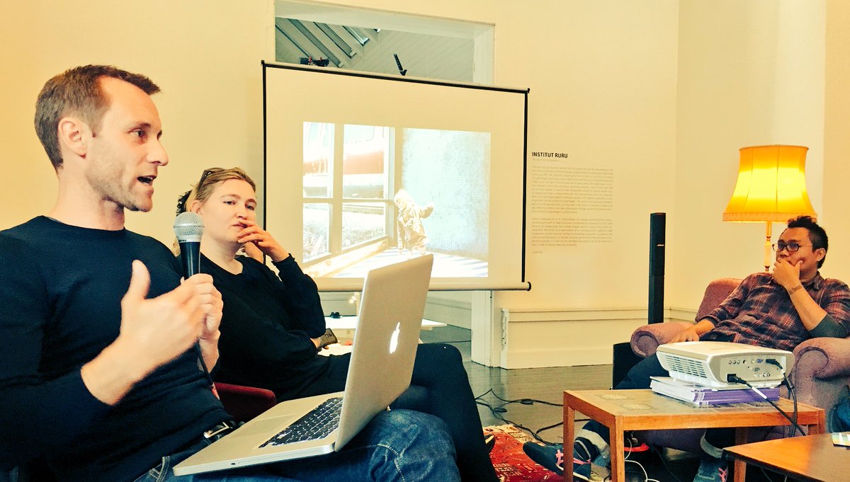 CKUdanmark's tweet photo. Rasmus Vestergaard @DIASkunsthal @Vallensbaek om kunst på S-tog-stationen og lokal interaktion #DenFrie #images16 https://t.co/JNUleQkdl3