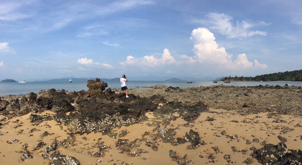 Basniixz's tweet image. แล้ววันหนึ่ง..
ความสุขที่ตามหา มันก็อยู่ตรงหน้า
แค่มองออกไปให้กว้างเท่านั้น. ( :