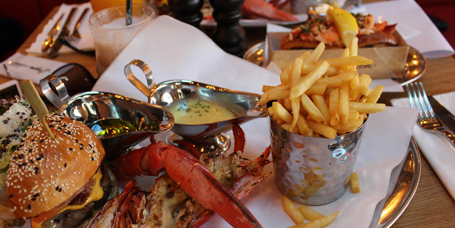 KuwaitLobster's tweet photo. Don't call me, don't text me, I'm caught up in something very serious!  #TheThingswedoforfood https://t.co/BJz2dbDiT2