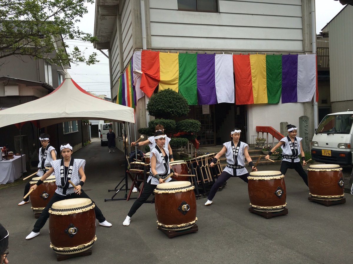 kitanosyo's tweet photo. 少し遅くなりましたが、4/24我が殿の命日。
命日法要に奉納演奏して参りました。 https://t.co/JKyRwhs7A6