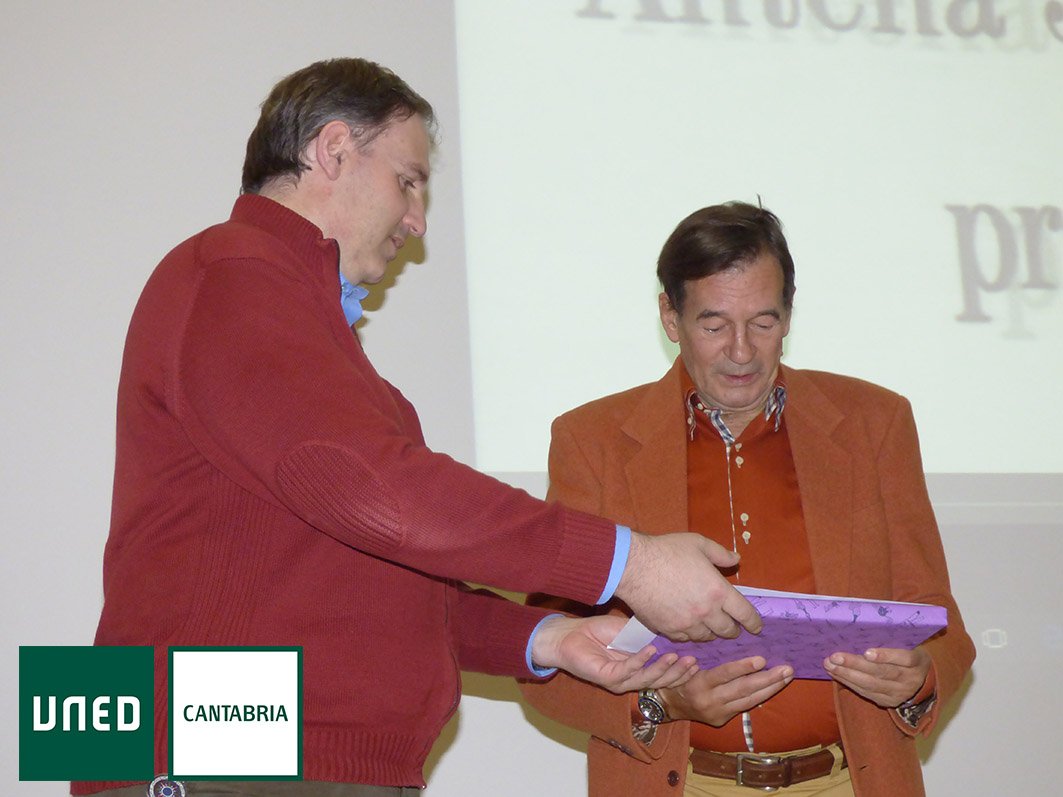 unedcantabria's tweet photo. 29-04-2016: Tony #Isbert clausuró el Ciclo de Cine, "La familia, Isbert, gracias", que ha dirigido en #unedcantabria https://t.co/QQsHvSc3Ch