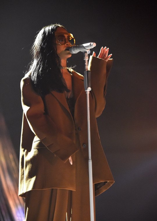 Rihanna News tweet media