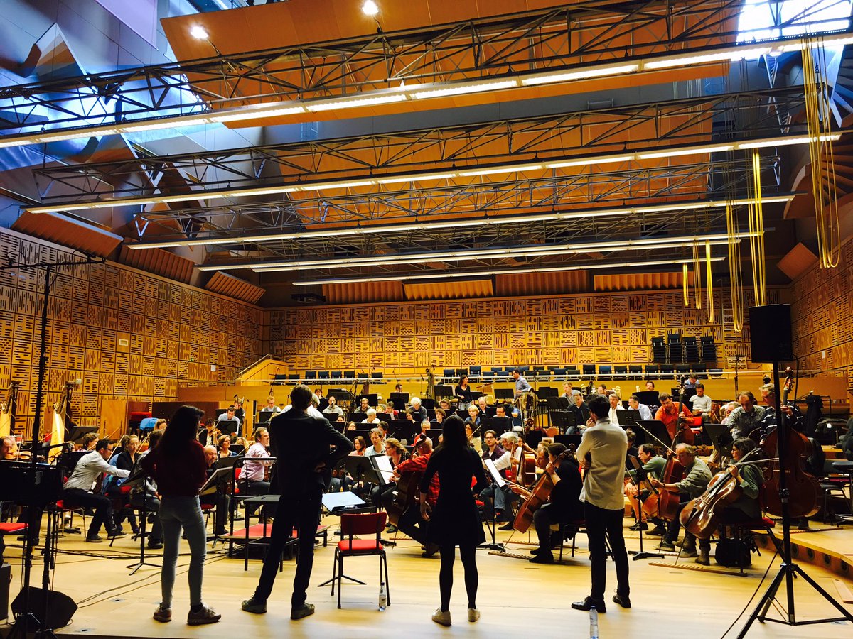 Repetitie voor 5 mei, zo cool! #Radiofilharmonischorkest #5meiconcert #DeTweelingNL #niemandweetwaterkomt