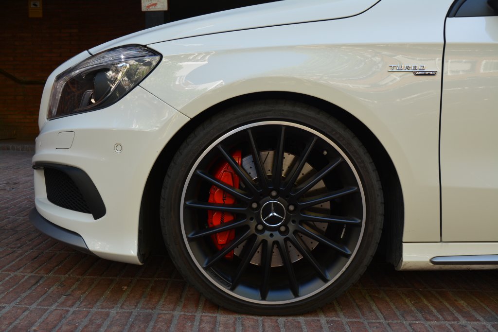 lpmotorbcn's tweet photo. MercedesBenz #A45 #AMG por 38.760 euros + IVA y cambio de nombre incluido. Lobo con piel de cordero.
#LPMotor https://t.co/ft6Txw3WfW