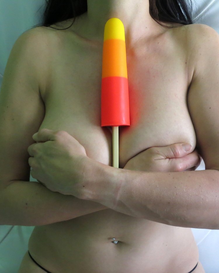 zekerwelNL's tweet photo. Moederdagkado: Het 'Dildo-raket-ijsje' https://t.co/ULLwlYx11y #ZEKERWEL #Moederdag #Moederdagkado #dildoproblems https://t.co/uFyTGKpjYq