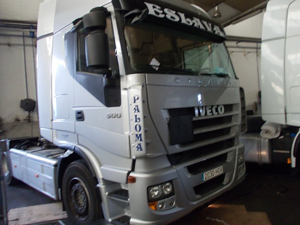 Robado Iveco 500 y plataforma con matrículas 2030-HGV y R-3902-BBM de Transportes Isalar en Ribarroja ¡Por favor RT!