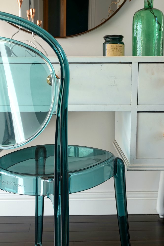 JenStanbrook's tweet photo. Styling the modern @Calligaris1923 Parisienne chair both indoors and out. https://t.co/VnB6vrmlMB #home #interiors https://t.co/pJHKwkL8Rv