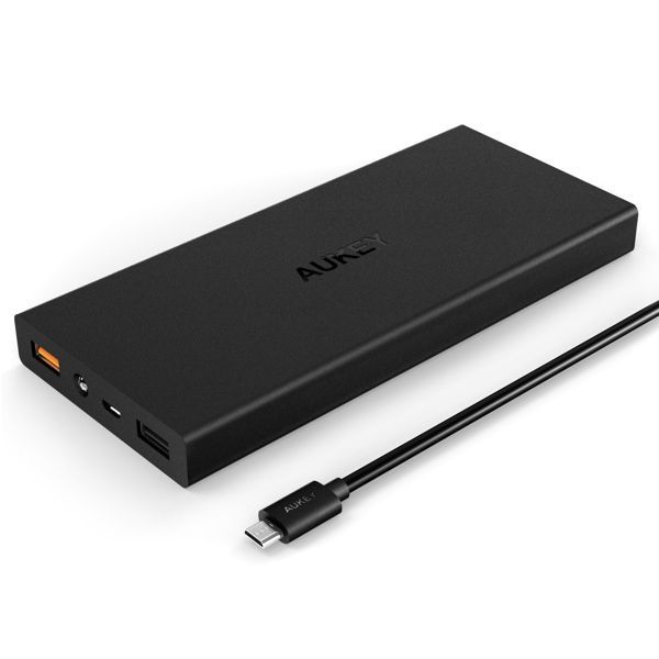 ShopomoUK's tweet photo. 📢Deal Klaxon! Save 87% on Aukey portable charger: only £12.99 from Amazon. Offer ends 7pm https://t.co/t2JG4tUNLr https://t.co/z6nfFrgrZO