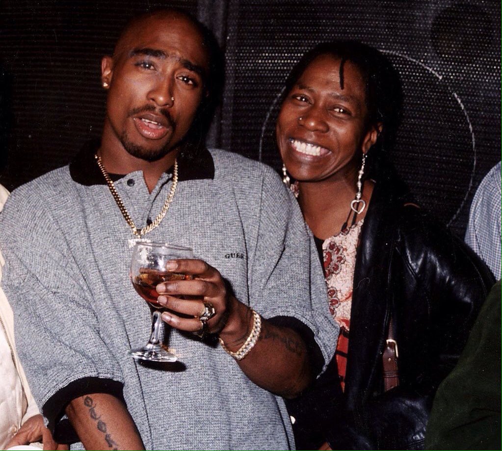TupacShakurLC's tweet photo. Tupacs mother, Afeni Shakur has died at the age of 69. Reunited at last with her son, may you both Rest in Peace https://t.co/xGrRvntIiR