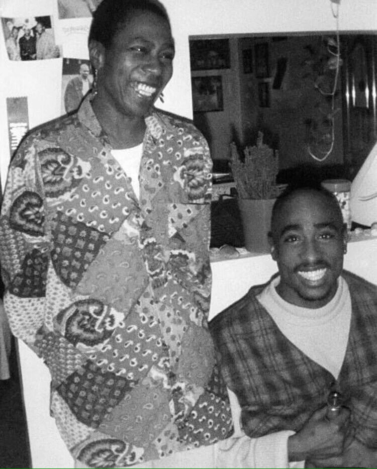 TupacShakurLC's tweet photo. Tupacs mother, Afeni Shakur has died at the age of 69. Reunited at last with her son, may you both Rest in Peace https://t.co/xGrRvntIiR