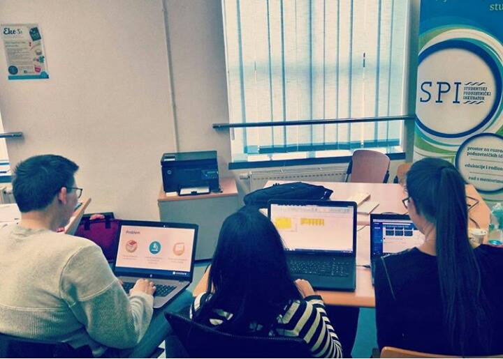 SPI_Split's tweet photo. Pripreme za #startup natjecanje u #SPI Split :) #mladi #EFST https://t.co/CFRpLHsVzP
